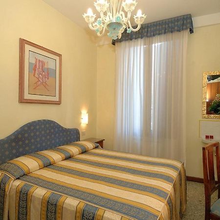 Hotel Hesperia Венеция Экстерьер фото