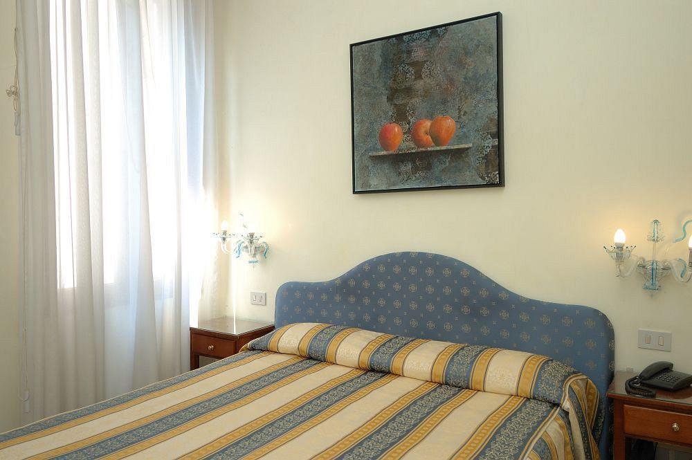Hotel Hesperia Венеция Экстерьер фото