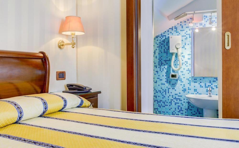 Hotel Hesperia Венеция Экстерьер фото