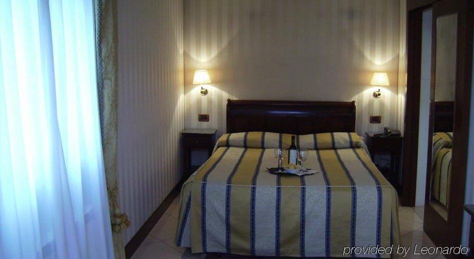 Hotel Hesperia Венеция Экстерьер фото