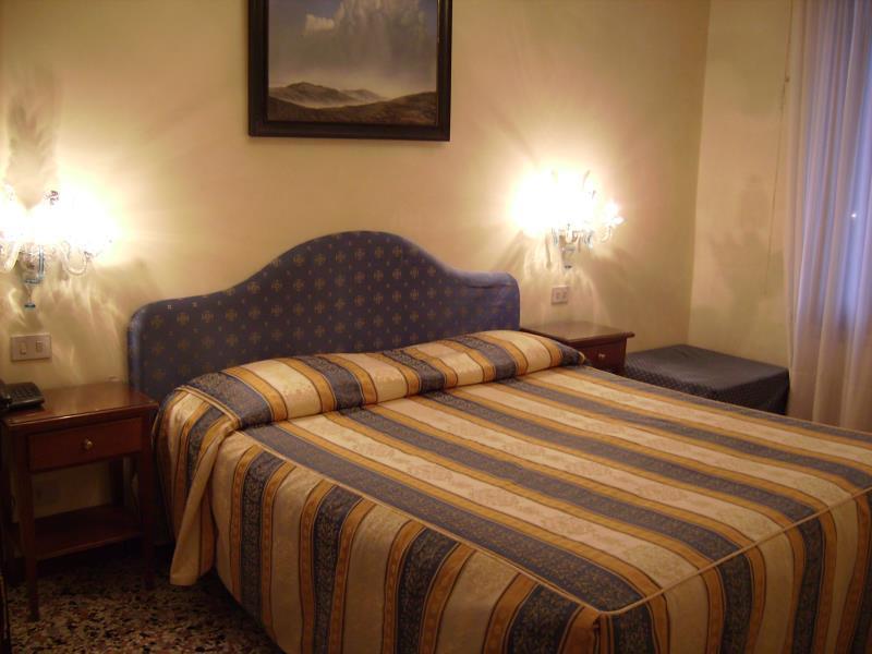 Hotel Hesperia Венеция Экстерьер фото