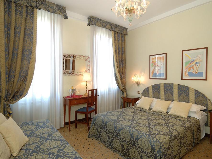 Hotel Hesperia Венеция Экстерьер фото