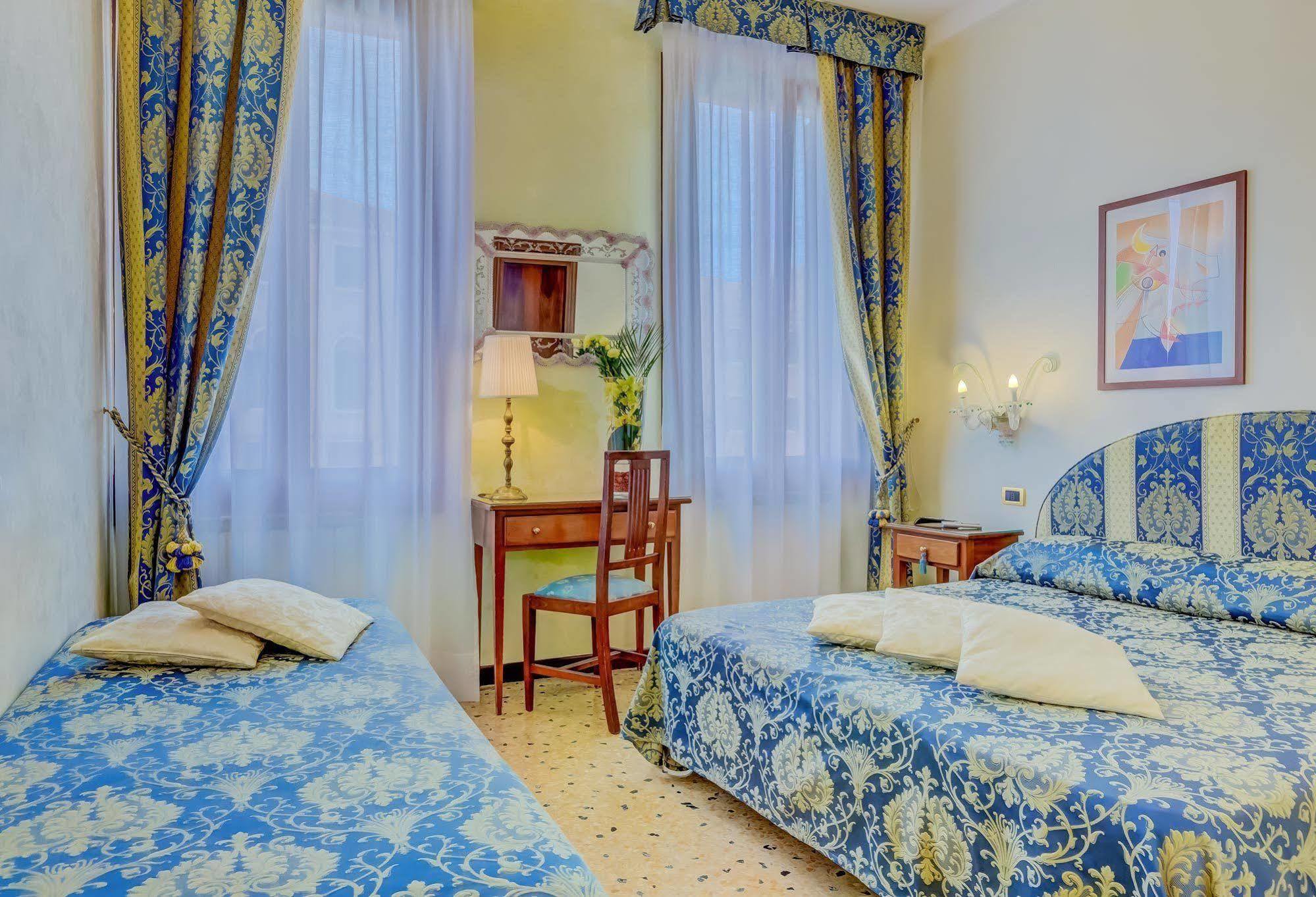 Hotel Hesperia Венеция Экстерьер фото