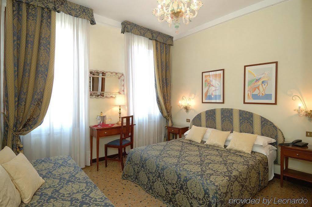 Hotel Hesperia Венеция Экстерьер фото