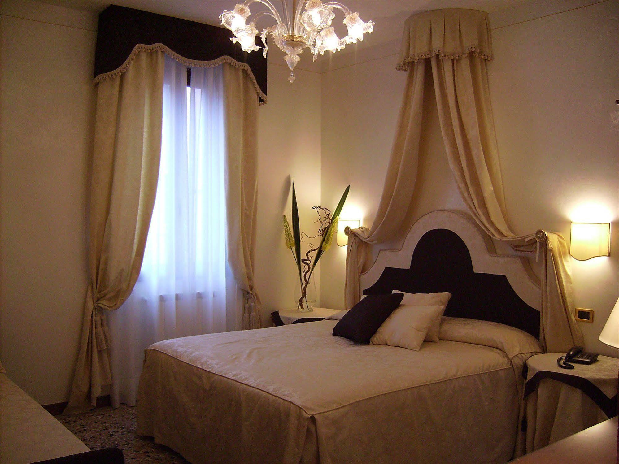 Hotel Hesperia Венеция Экстерьер фото