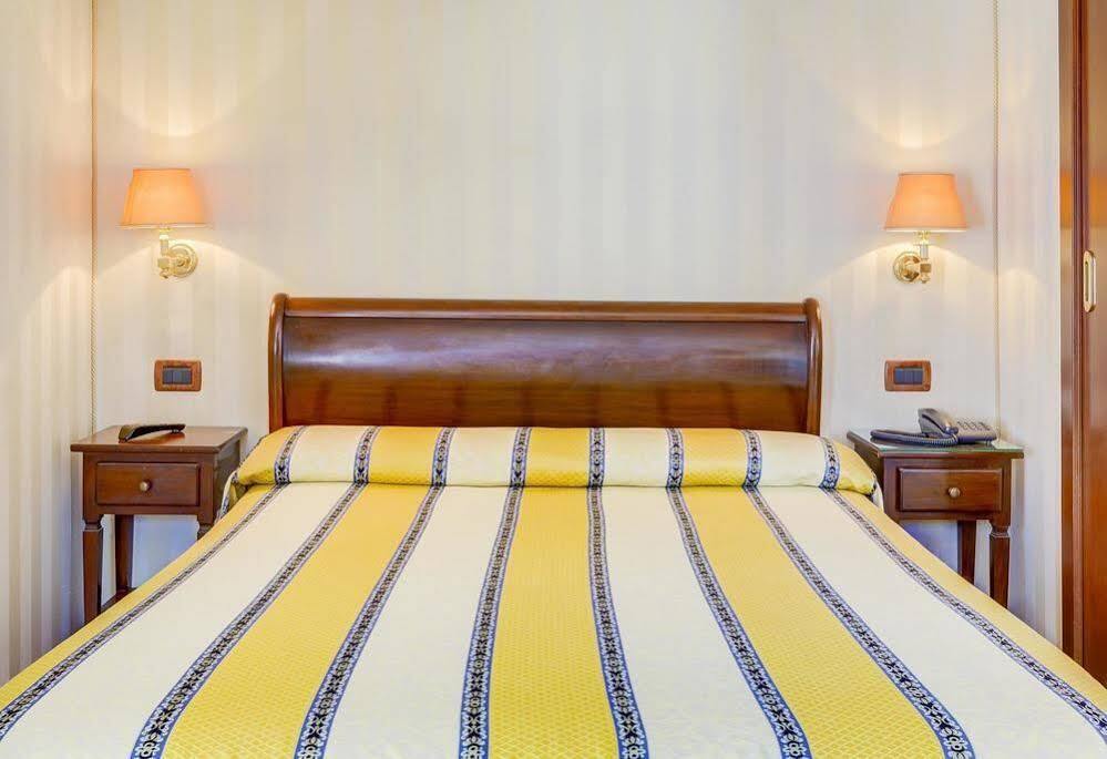 Hotel Hesperia Венеция Экстерьер фото